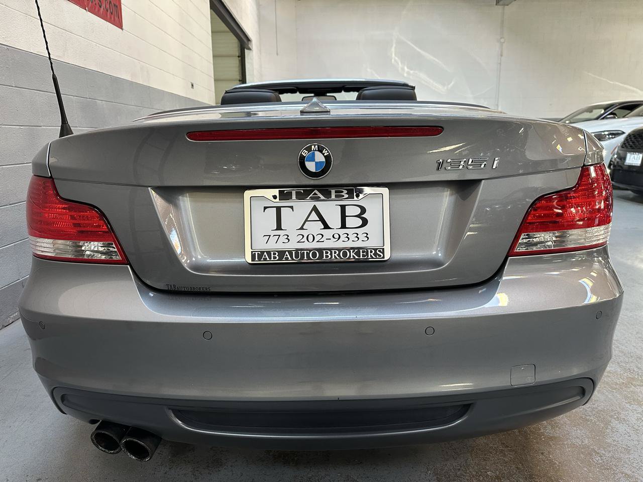Used 2011 BMW 135i Convertible RWD image 4