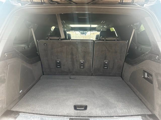 Used 2023 Cadillac Escalade ESV Premium Luxury image 26