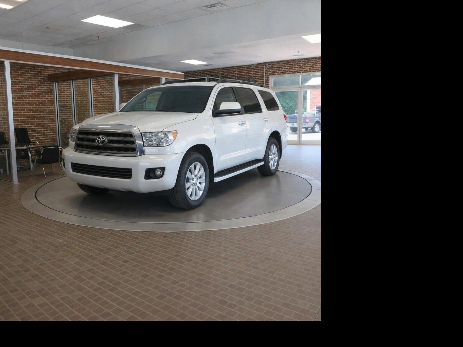 Used 2016 Toyota Sequoia Platinum AWD/4WD image 1