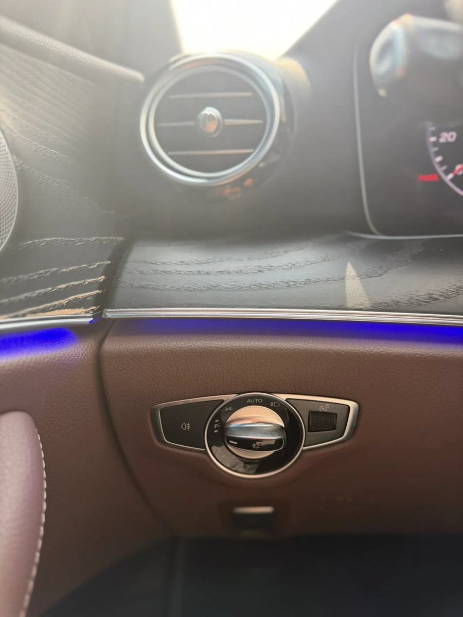Used 2020 Mercedes-Benz E 350 4MATIC Sedan w/ Parking Assistance Package image 21