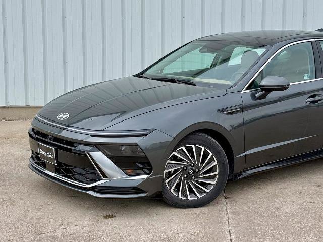 Used 2024 Hyundai Sonata Limited FWD image 2