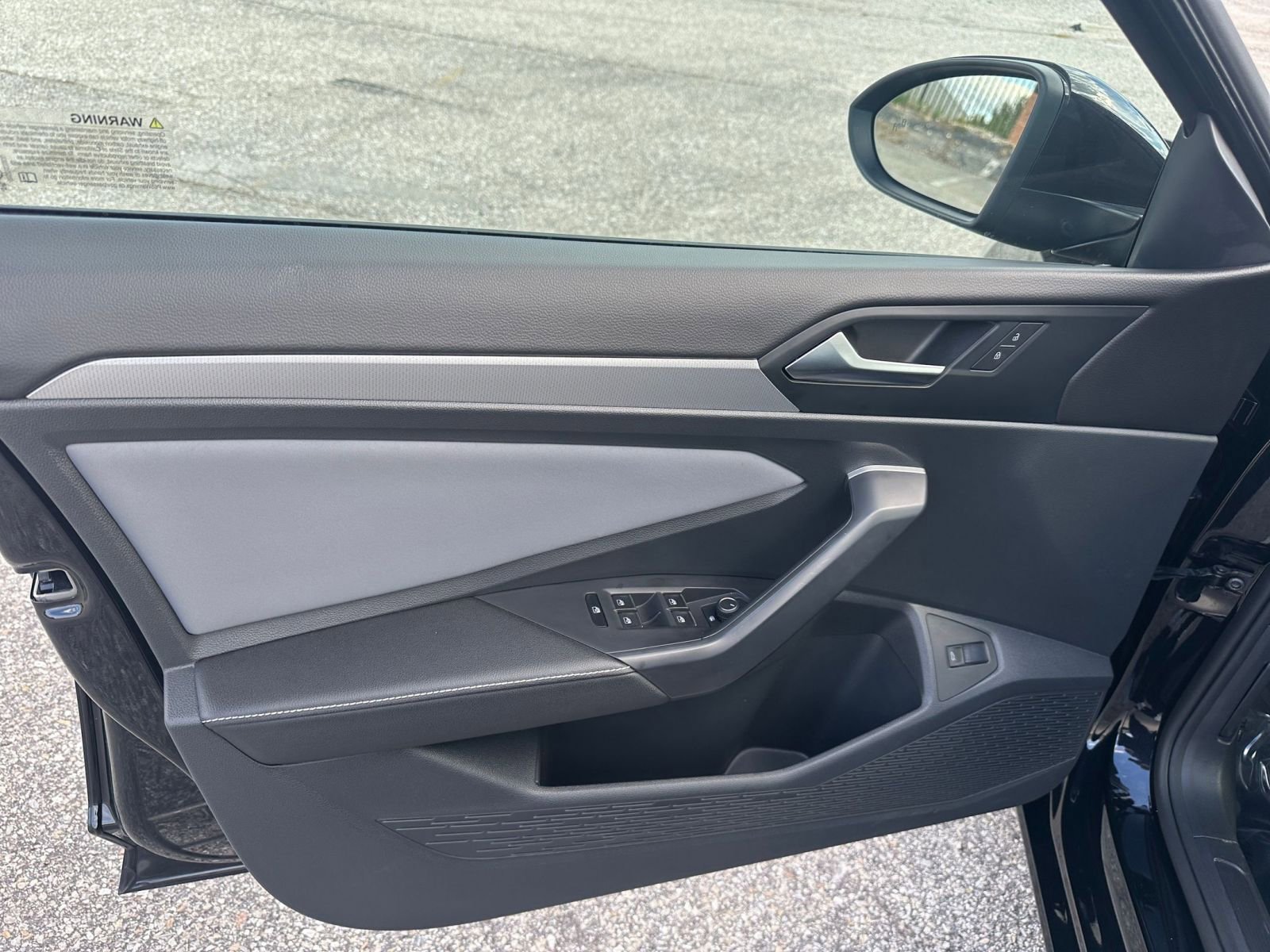 Used 2025 Volkswagen Jetta SE image 20