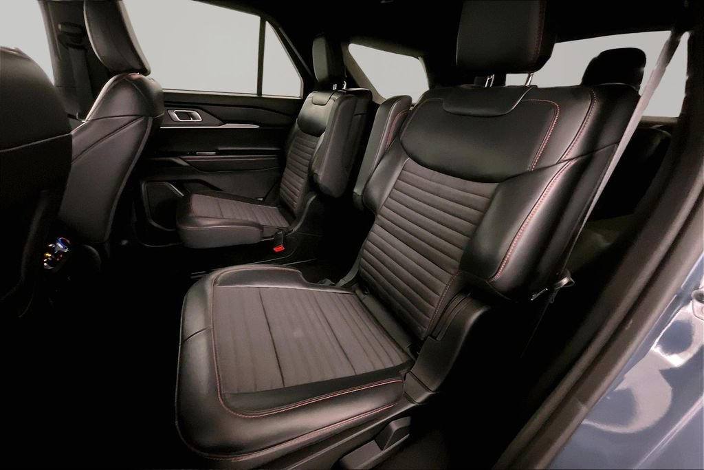 Used 2025 Ford Explorer ST-Line w/ Premium Package AWD/4WD image 19