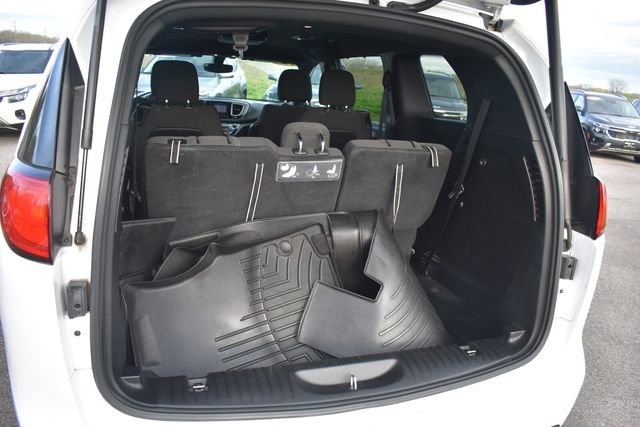 Used 2019 Chrysler Pacifica Touring Plus w/ S Appearance Package FWD image 16