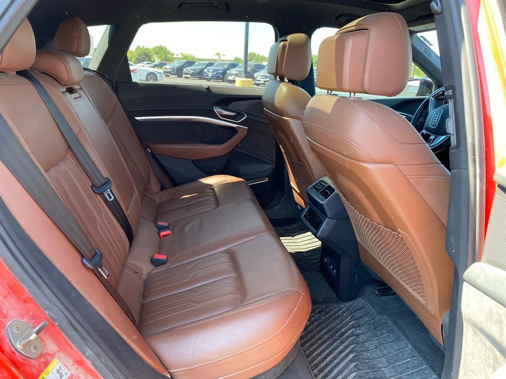 Used 2019 Audi e-tron Prestige w/ Prestige Package AWD/4WD image 11