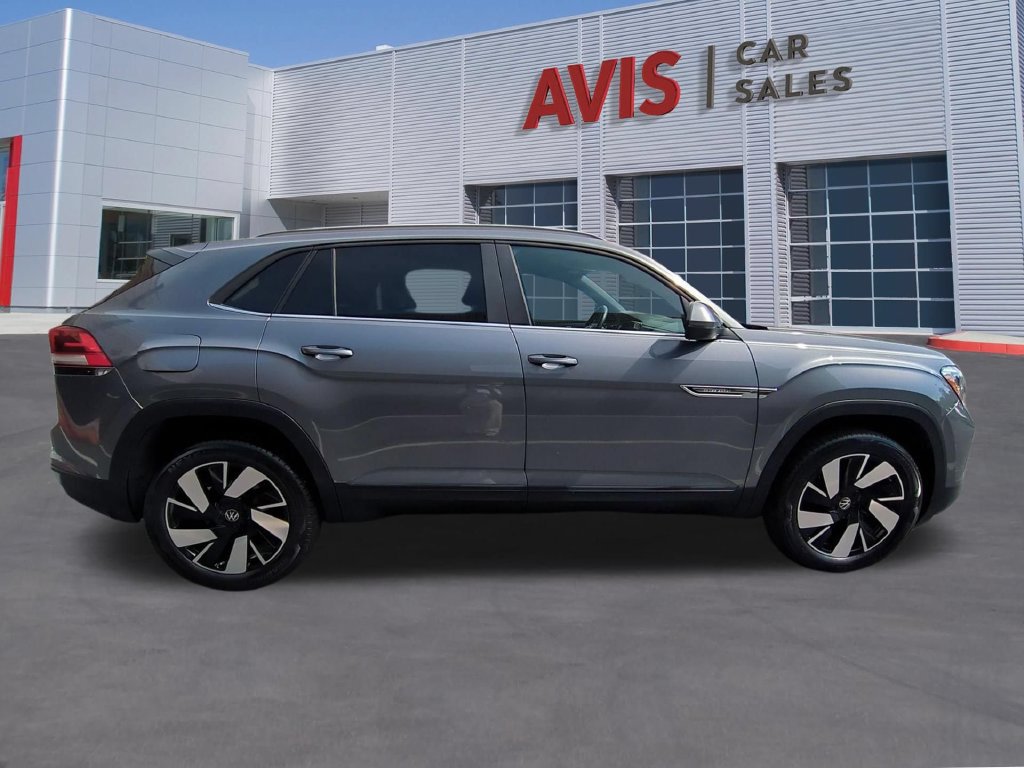 Used 2025 Volkswagen Atlas Cross Sport SE FWD image 4