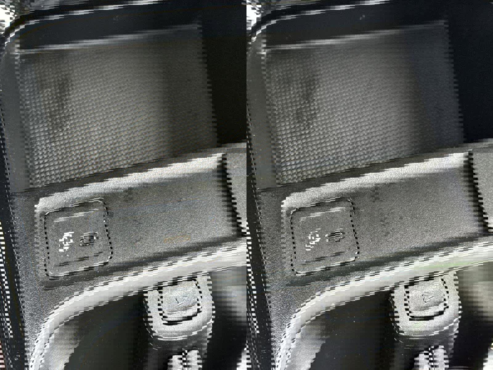 Used 2022 Mercedes-Benz GLB 250 4MATIC image 29