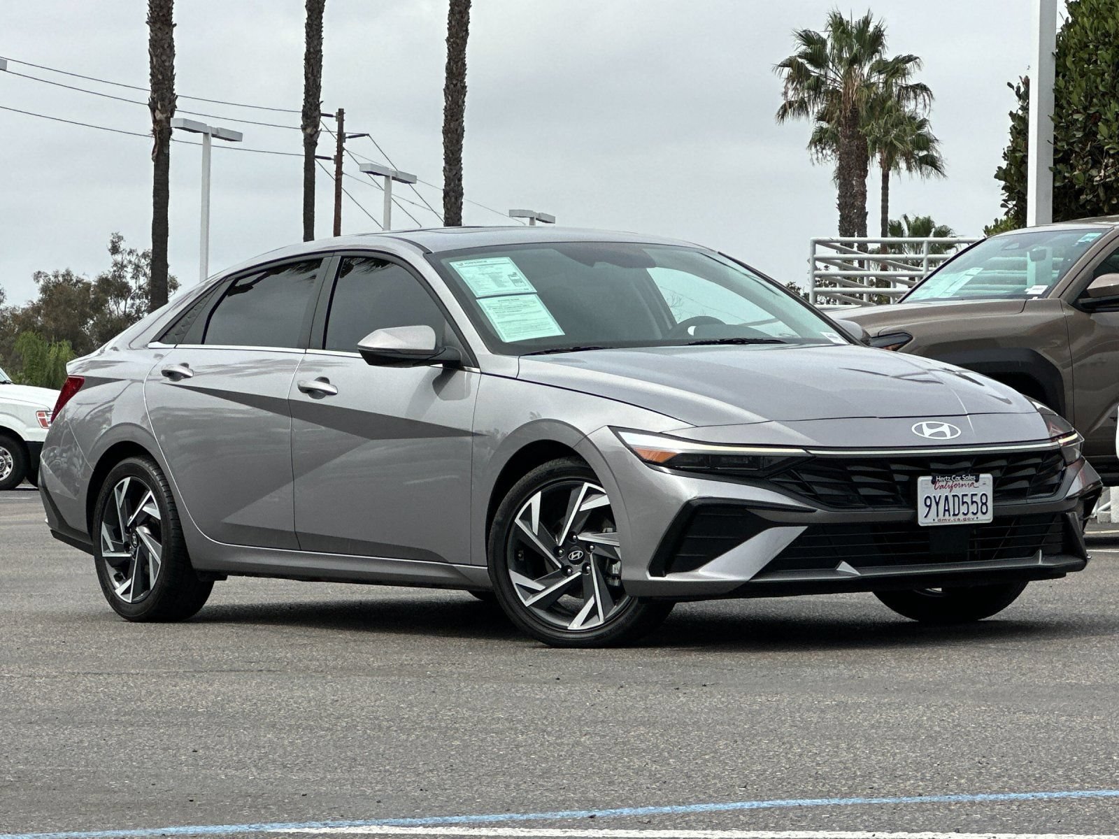 Used 2025 Hyundai Elantra Limited FWD image 8
