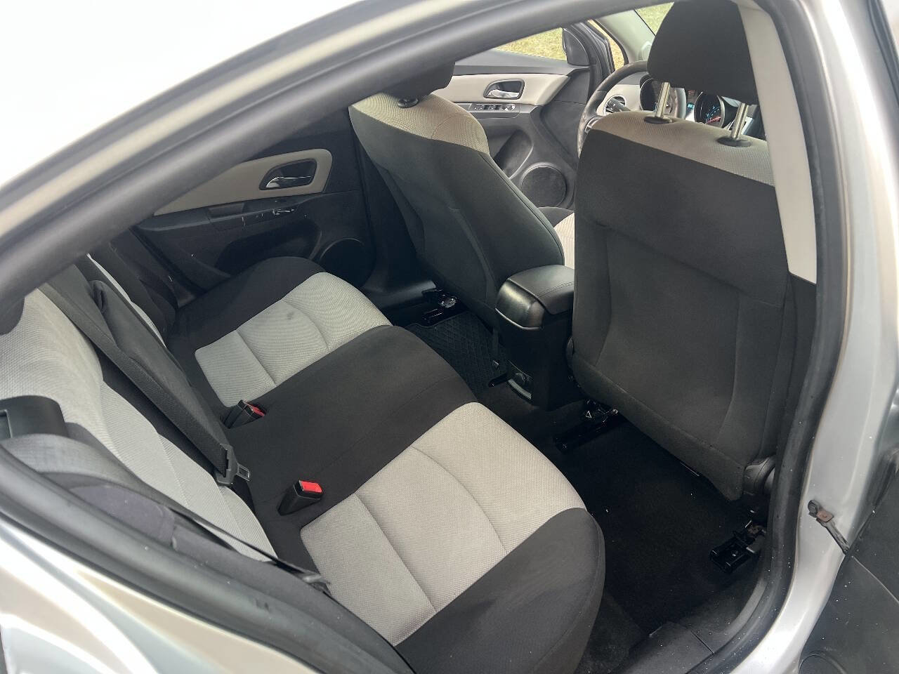 Used 2014 Chevrolet Cruze LS image 12