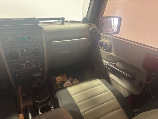 Used 2007 Jeep Wrangler Unlimited Sahara w/ Dual Top Group RWD image 19