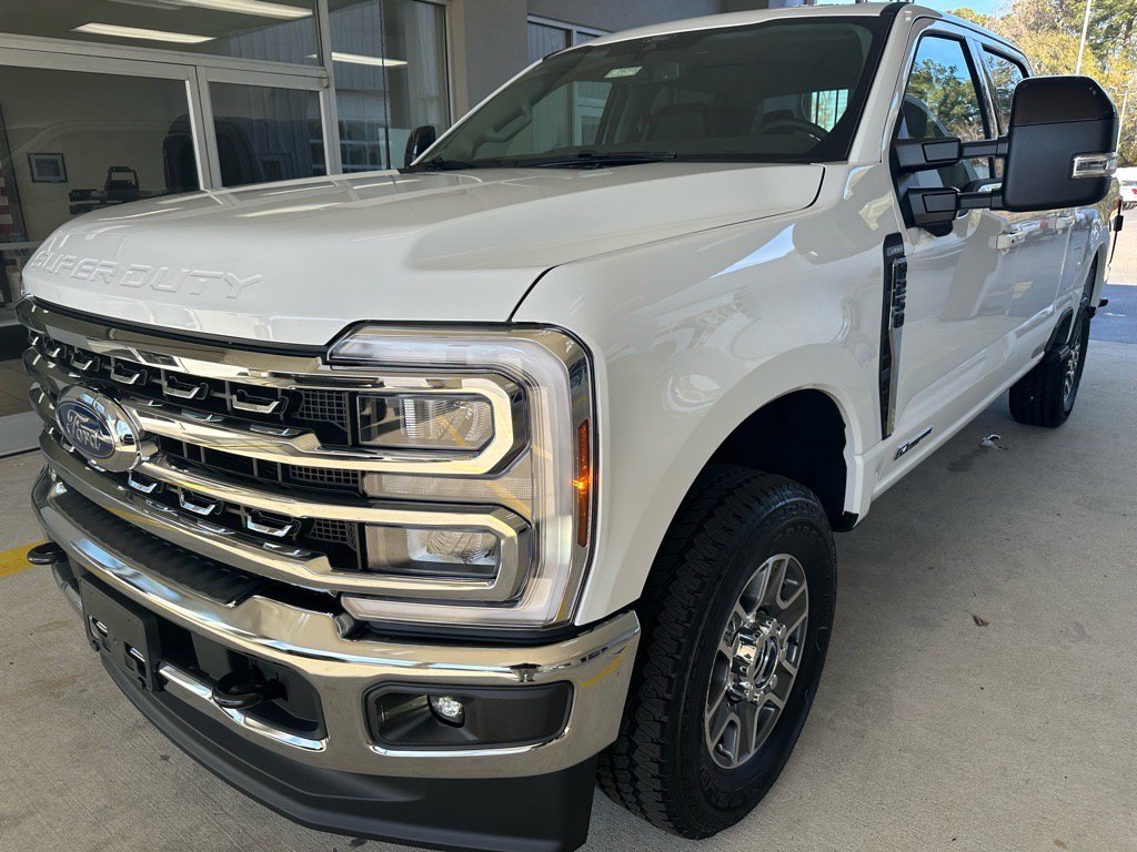 New 2026 Ford F250 Lariat w/ FX4 Off-Road Package image 3