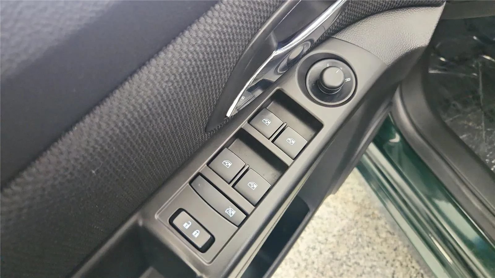 Used 2015 Chevrolet Cruze LT FWD image 19