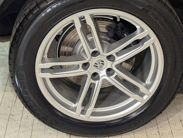 Certified 2025 Porsche Macan image 15