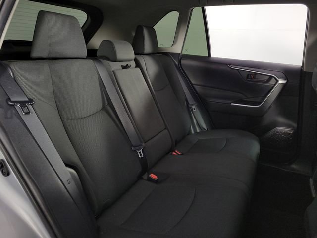 Used 2021 Toyota RAV4 LE AWD/4WD image 17