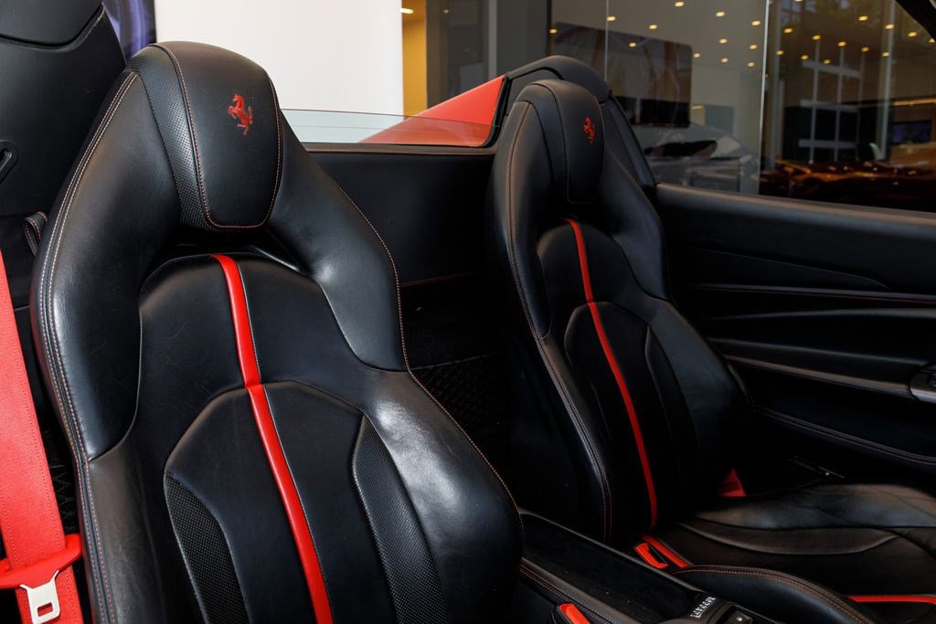 Used 2021 Ferrari F8 Spider RWD image 13