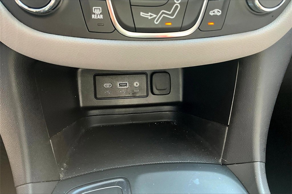 Used 2023 Chevrolet Equinox LT image 16