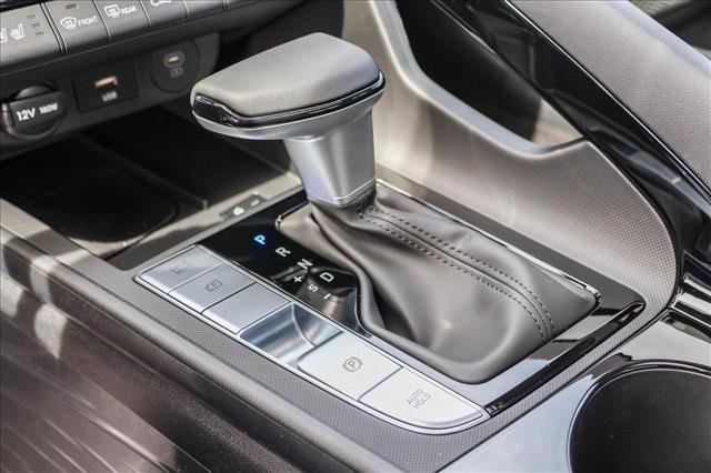New 2025 Hyundai Elantra Limited image 21