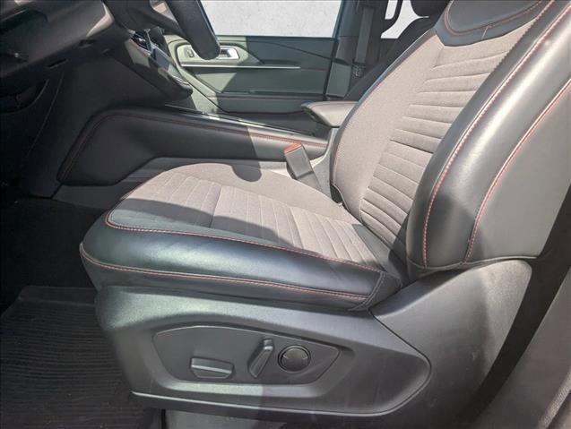 Used 2025 Ford Explorer ST-Line image 12
