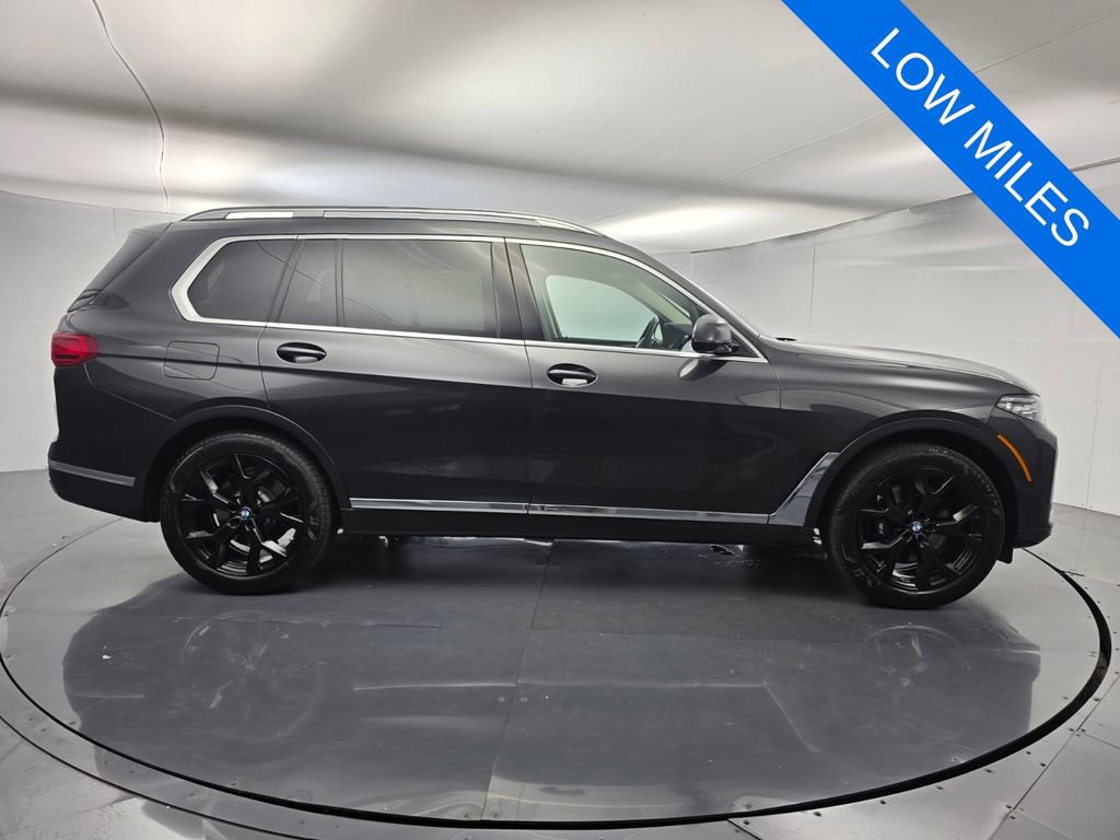Used 2021 BMW X7 xDrive40i w/ Executive Package 2 AWD/4WD image 3