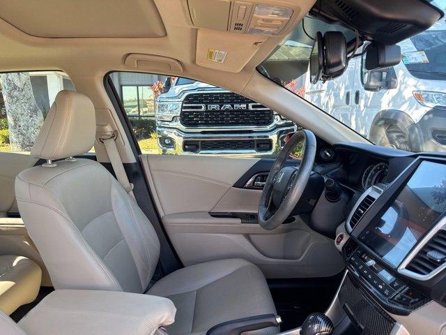 Used 2017 Honda Accord Touring image 11