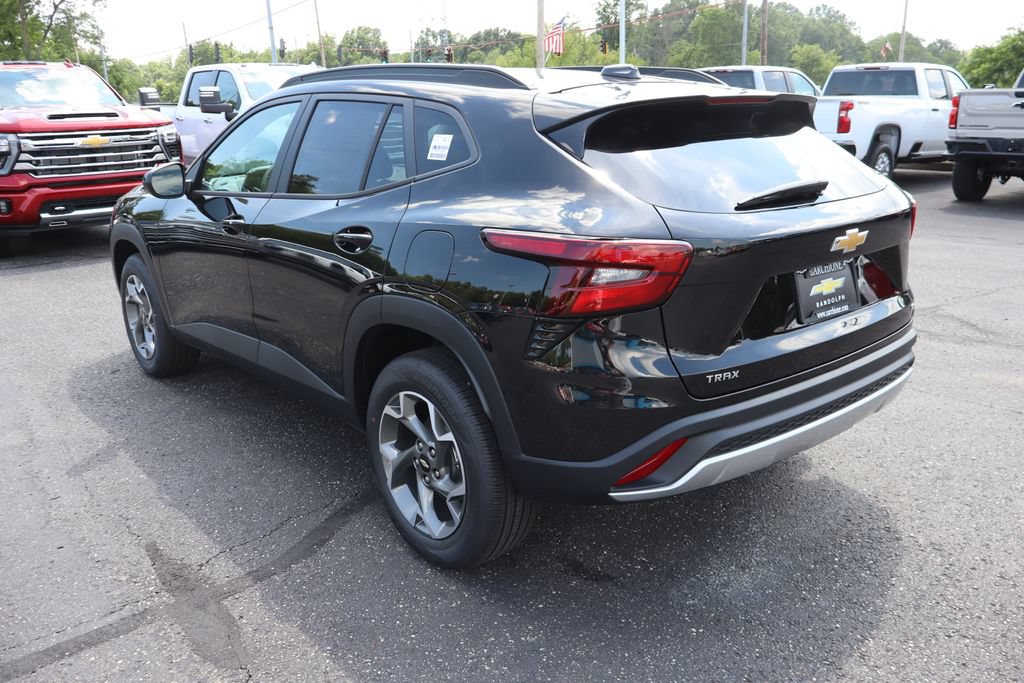 New 2026 Chevrolet Trax LT w/ LT Convenience Package FWD image 3