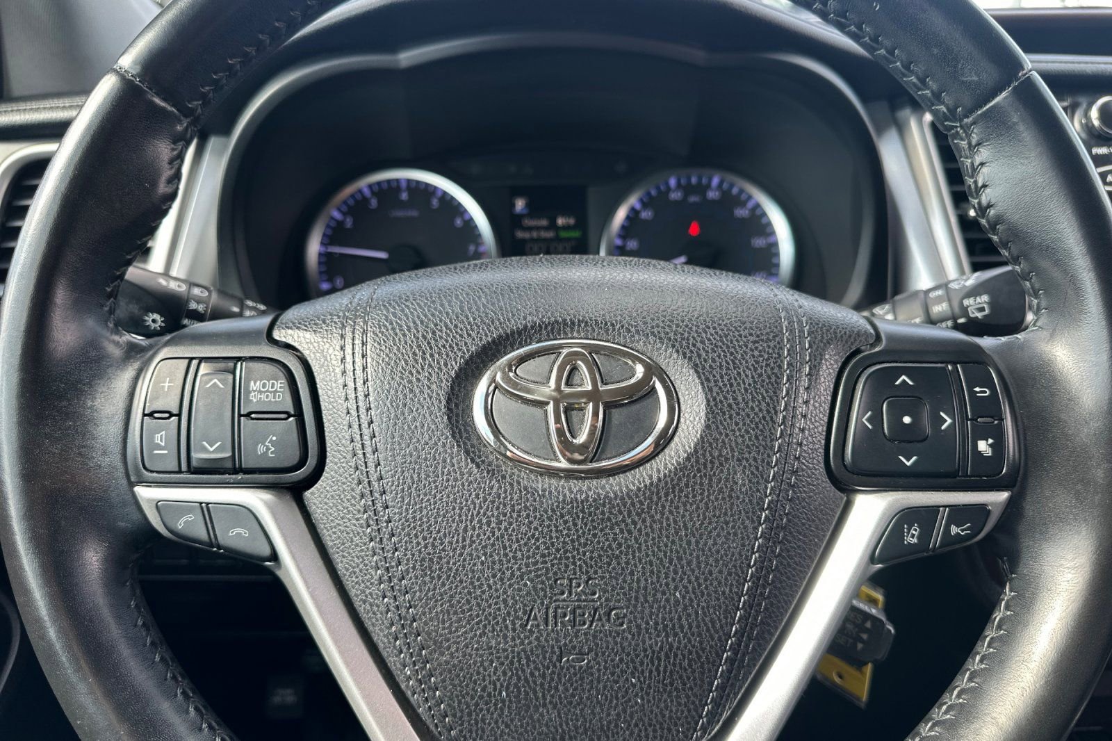 Used 2019 Toyota Highlander Plus FWD image 23