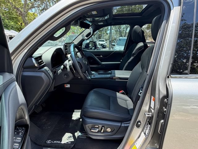 Used 2025 Lexus LX 600 4WD w/ Luxury Package image 12
