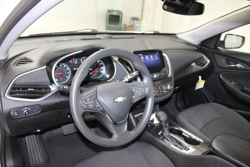 Used 2025 Chevrolet Malibu LT FWD image 18