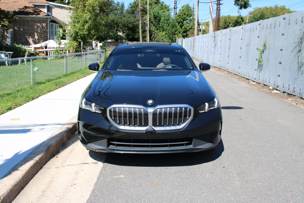 Used 2024 BMW 530i xDrive w/ Convenience Package AWD/4WD image 3