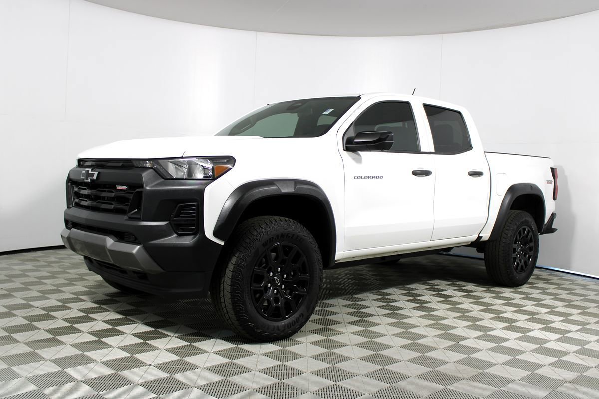Used 2024 Chevrolet Colorado Trail Boss w/ Technology Package AWD/4WD image 4