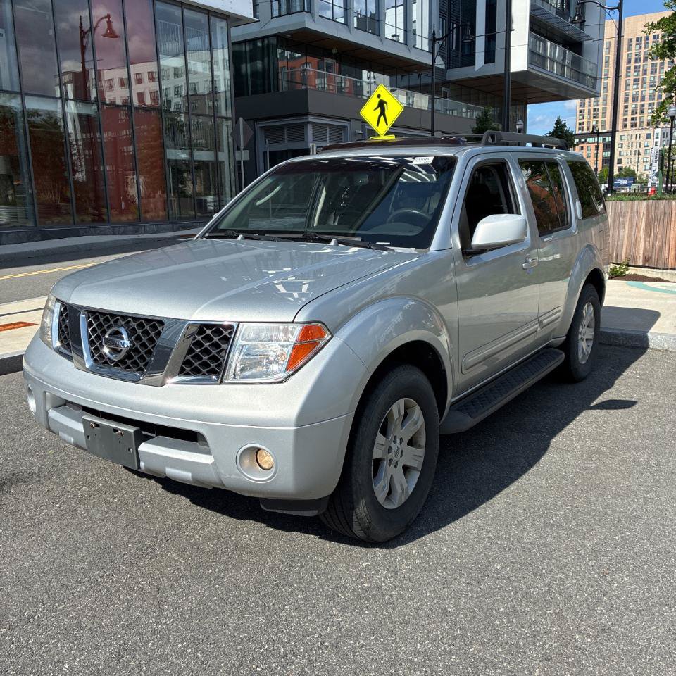 Used 2007 Nissan Pathfinder LE w/ LE Navigation Pkg AWD/4WD image 2