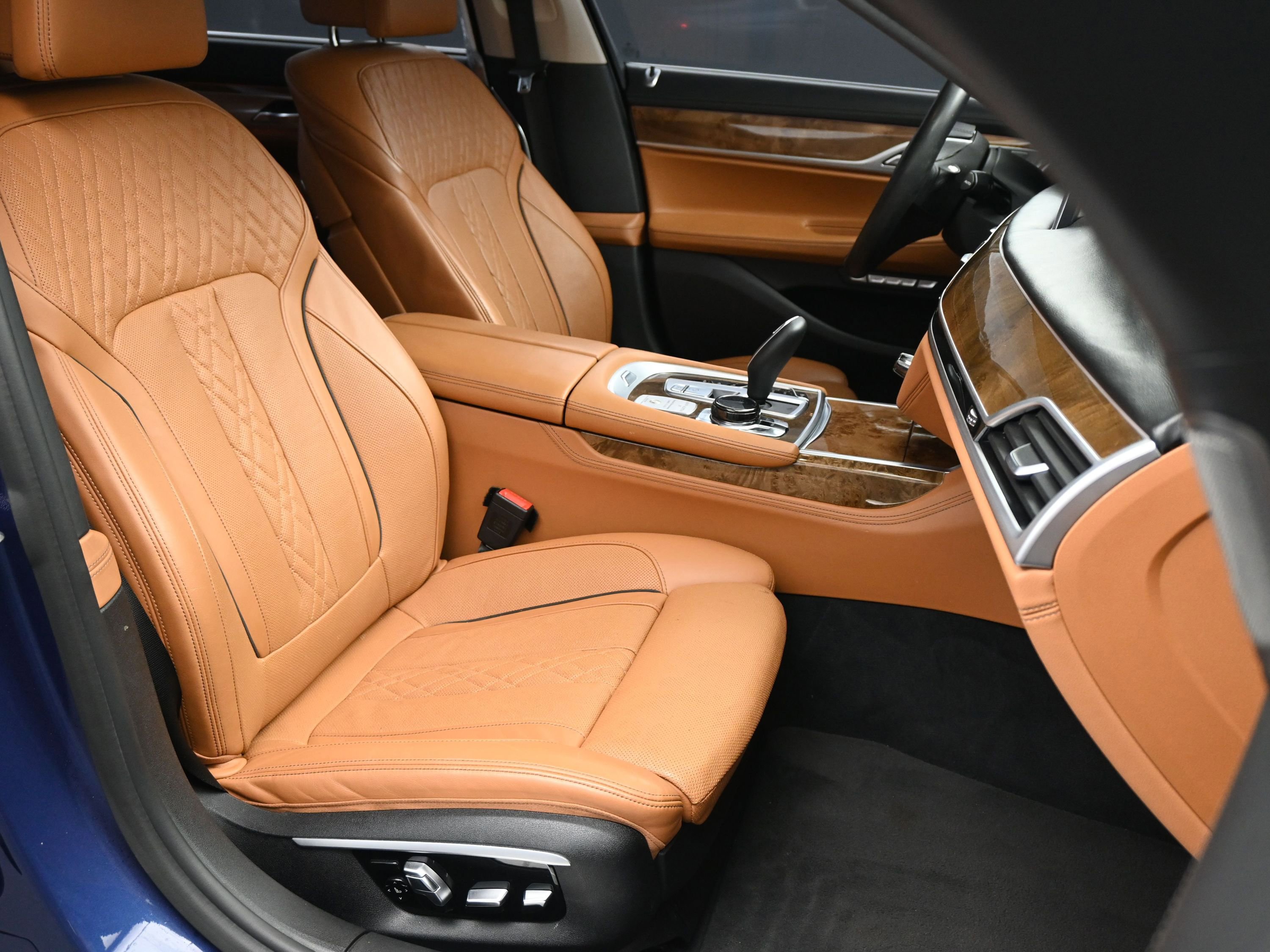 Used 2017 BMW 750i xDrive image 11