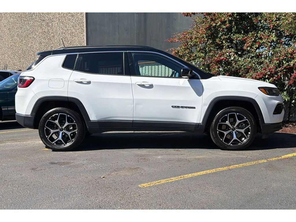 Used 2025 Jeep Compass Limited AWD/4WD image 3