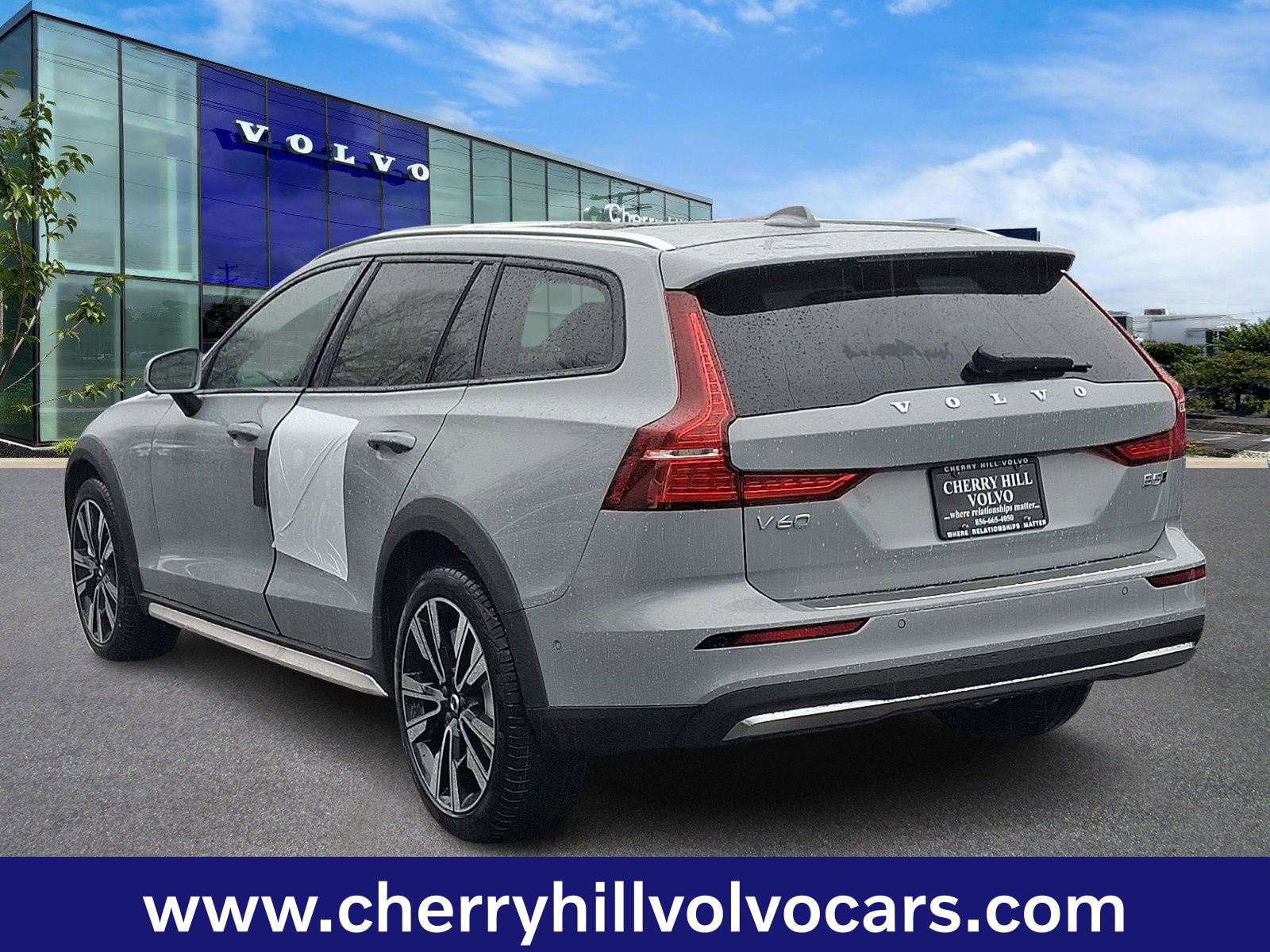 New 2026 Volvo V60 B5 Cross Country Ultra w/ Protection Package Premier image 3