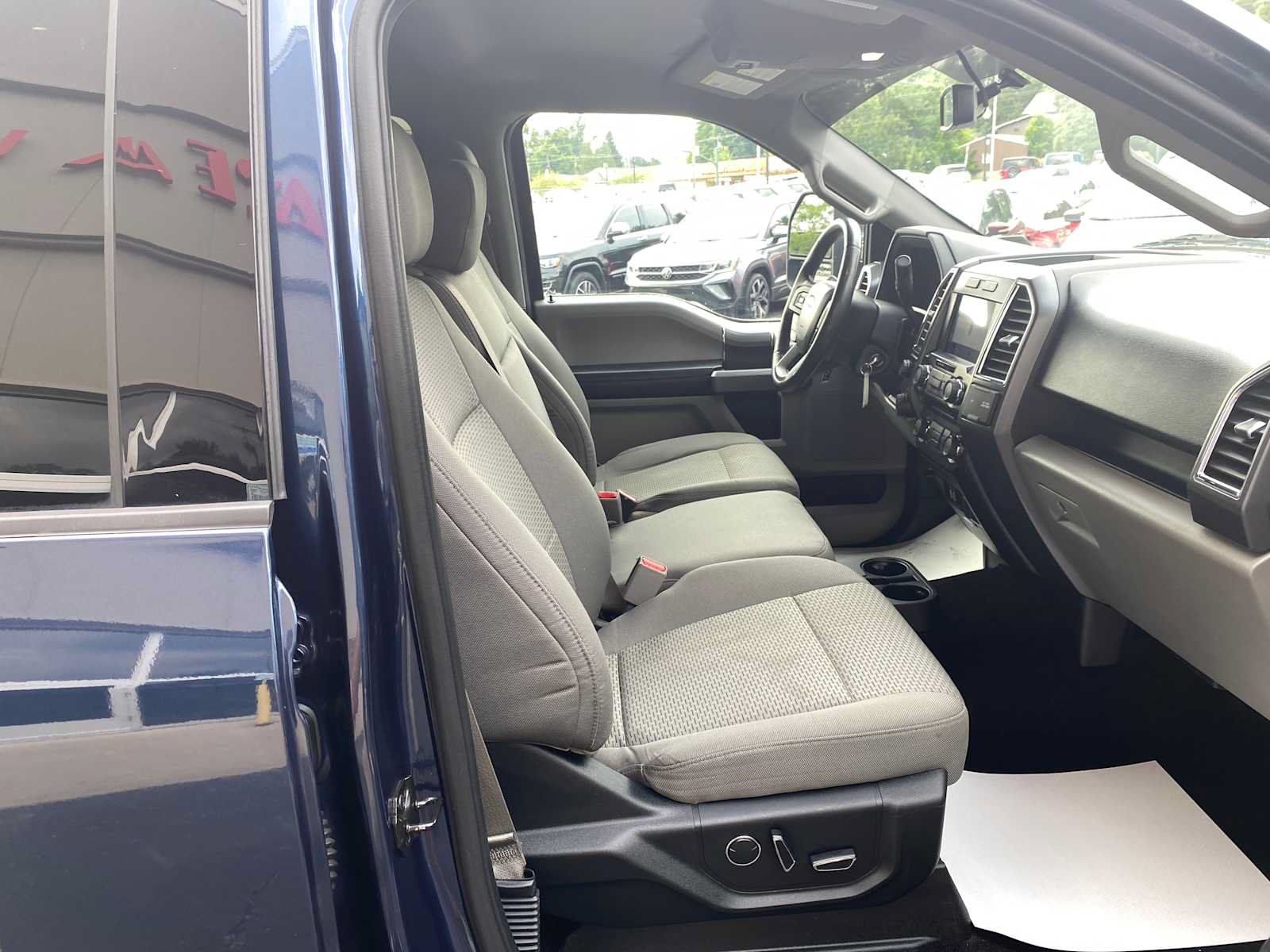 Used 2016 Ford F150 XLT w/ Equipment Group 302A Luxury AWD/4WD image 26