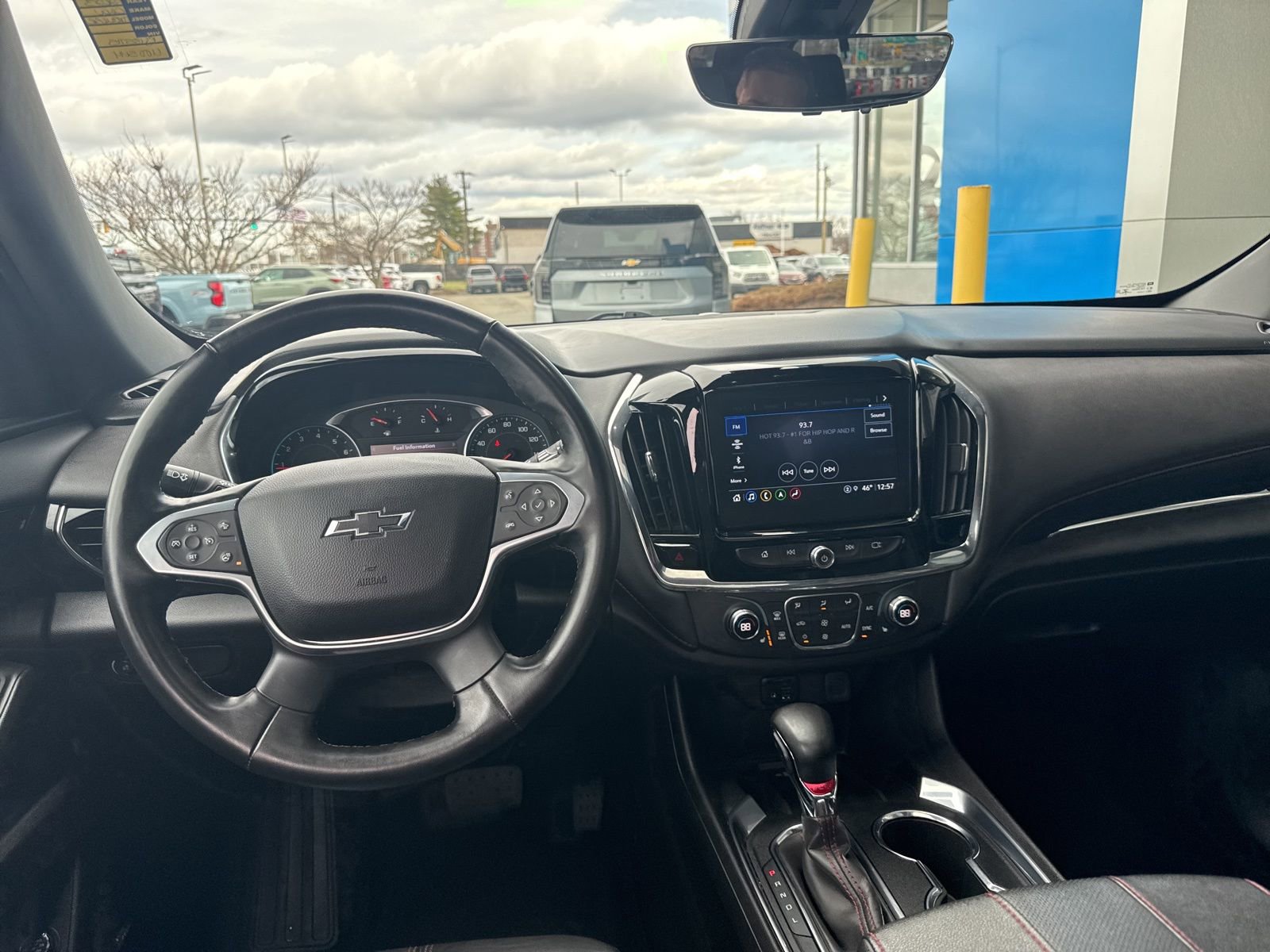 Used 2023 Chevrolet Traverse RS image 2