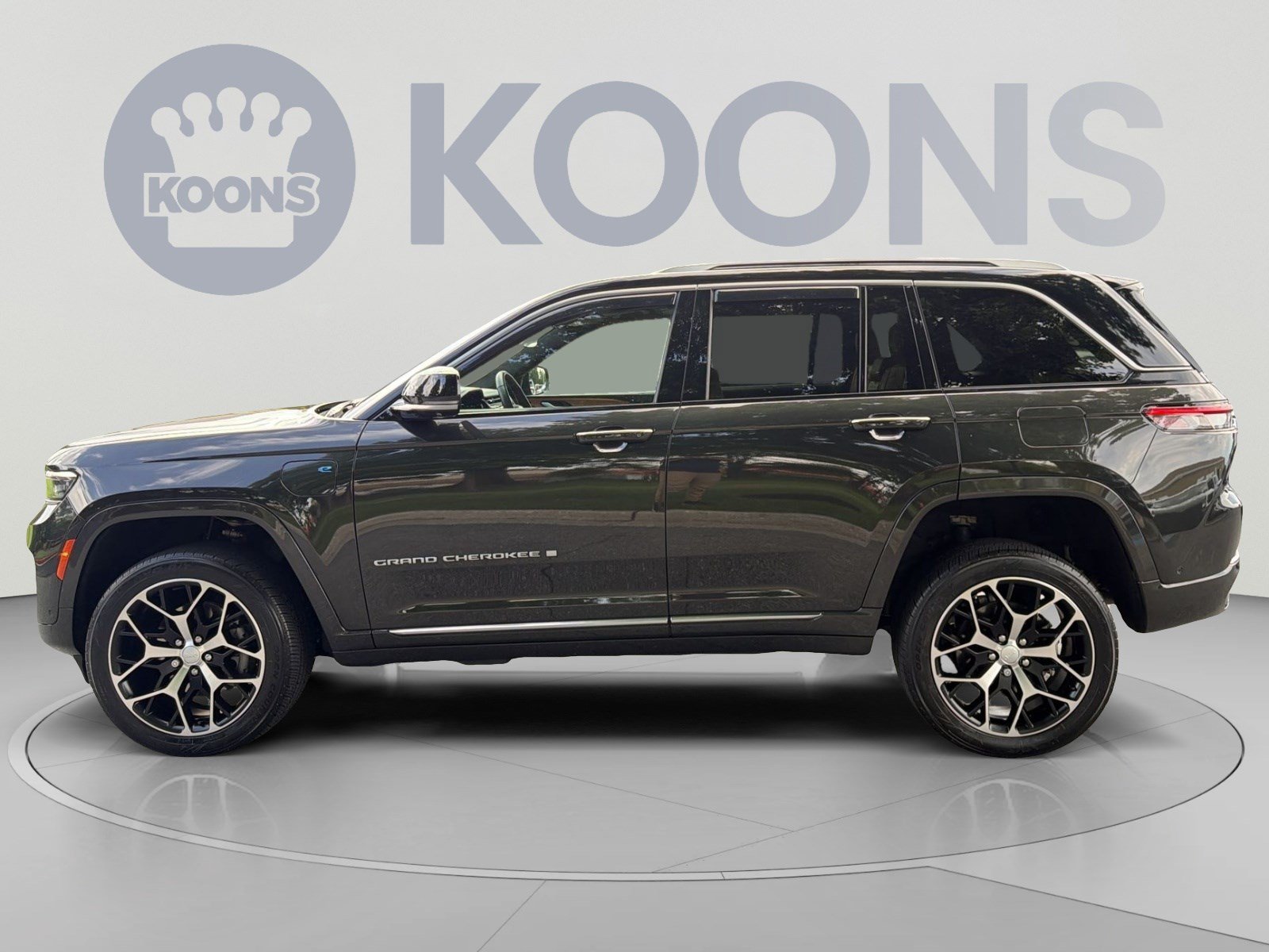 Used 2023 Jeep Grand Cherokee Summit AWD/4WD image 2