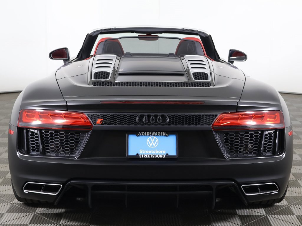 Used 2018 Audi R8 V10 w/ Carbon Exterior Package image 12