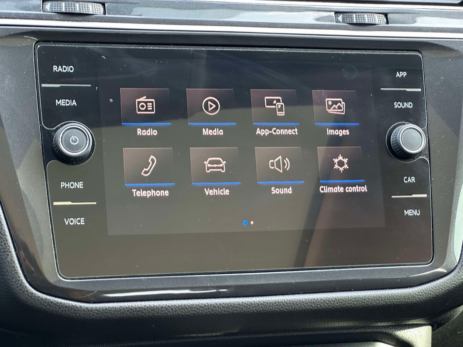 Used 2018 Volkswagen Tiguan SE w/ Panoramic Sunroof Package AWD/4WD image 18