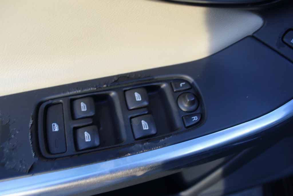 Used 2017 Volvo S60 T5 Dynamic w/ Vision Package image 11