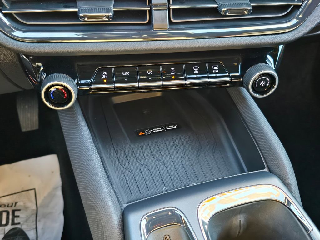 Certified 2025 Chevrolet Equinox EV RS image 24