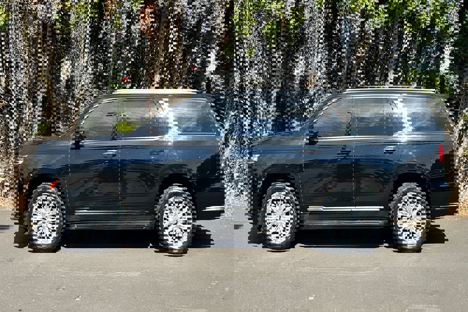 Used 2024 Cadillac Escalade Luxury image 7