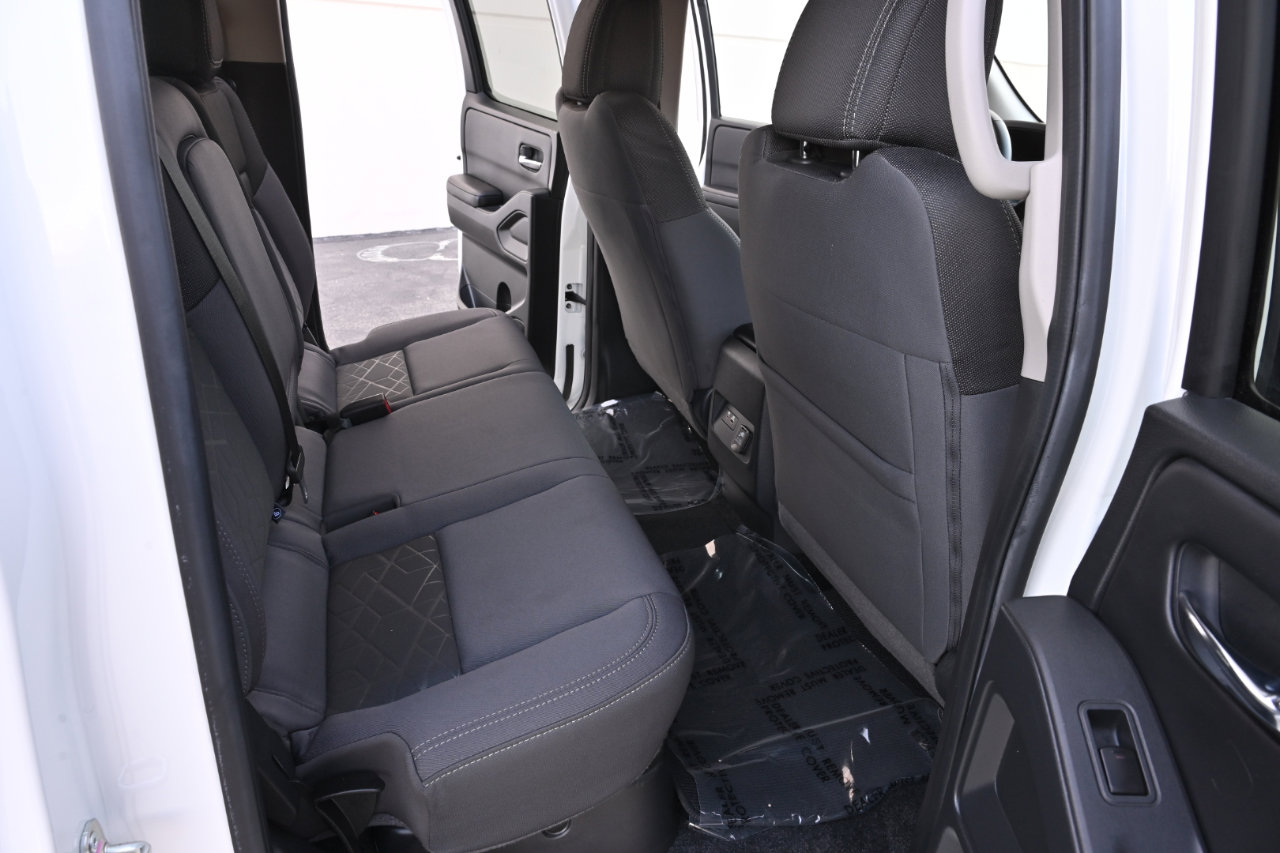 Used 2025 Nissan Frontier SV w/ SV Convenience Package RWD image 15