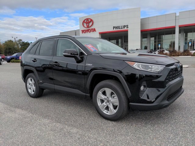 Used 2021 Toyota RAV4 XLE image 2