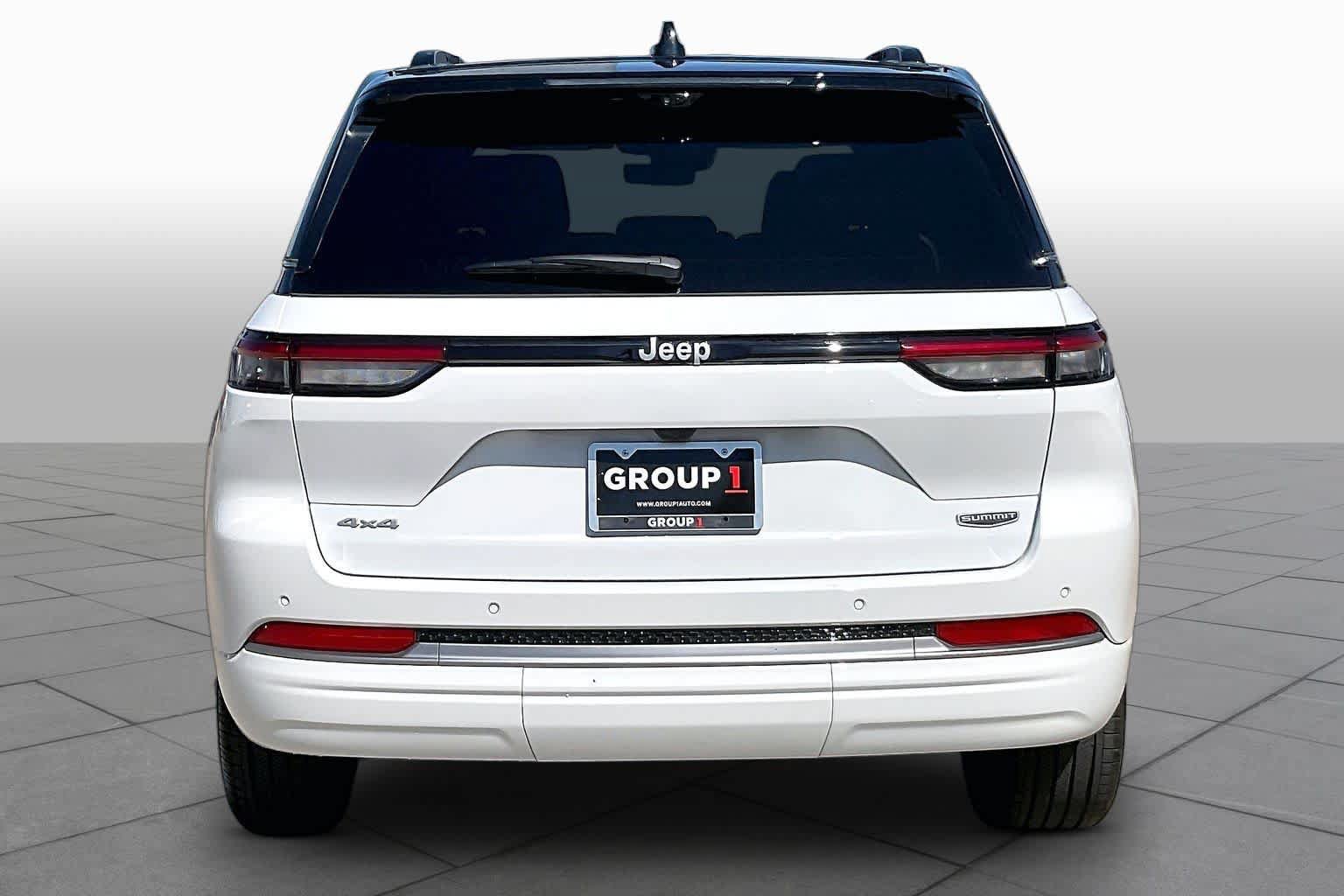 Used 2026 Jeep Grand Cherokee Summit w/ Adv Protech Group IV AWD/4WD image 5
