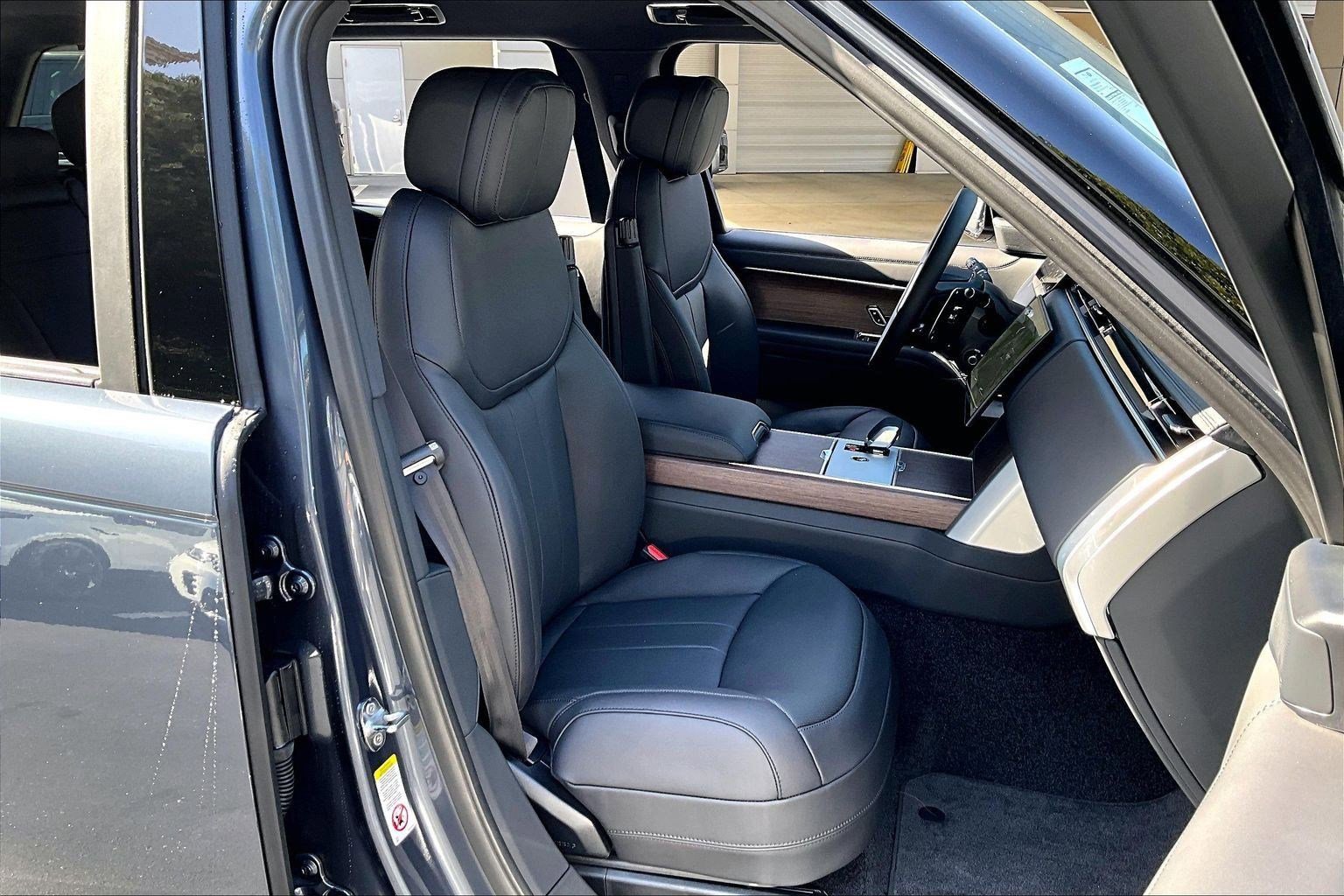 New 2026 Land Rover Range Rover Long Wheelbase SE image 8