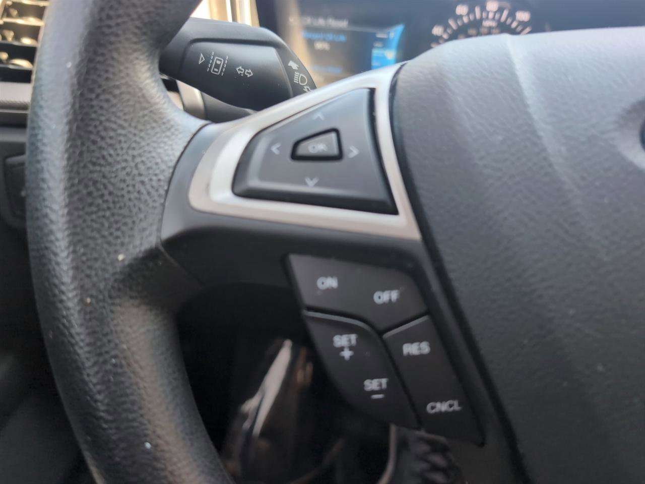 Used 2020 Ford Fusion SE FWD image 25