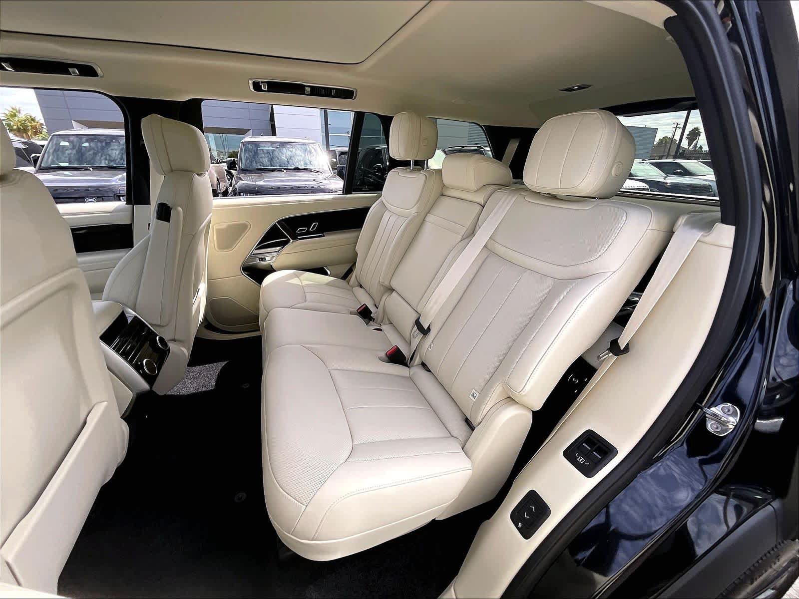 New 2026 Land Rover Range Rover Long Wheelbase SE AWD/4WD image 12