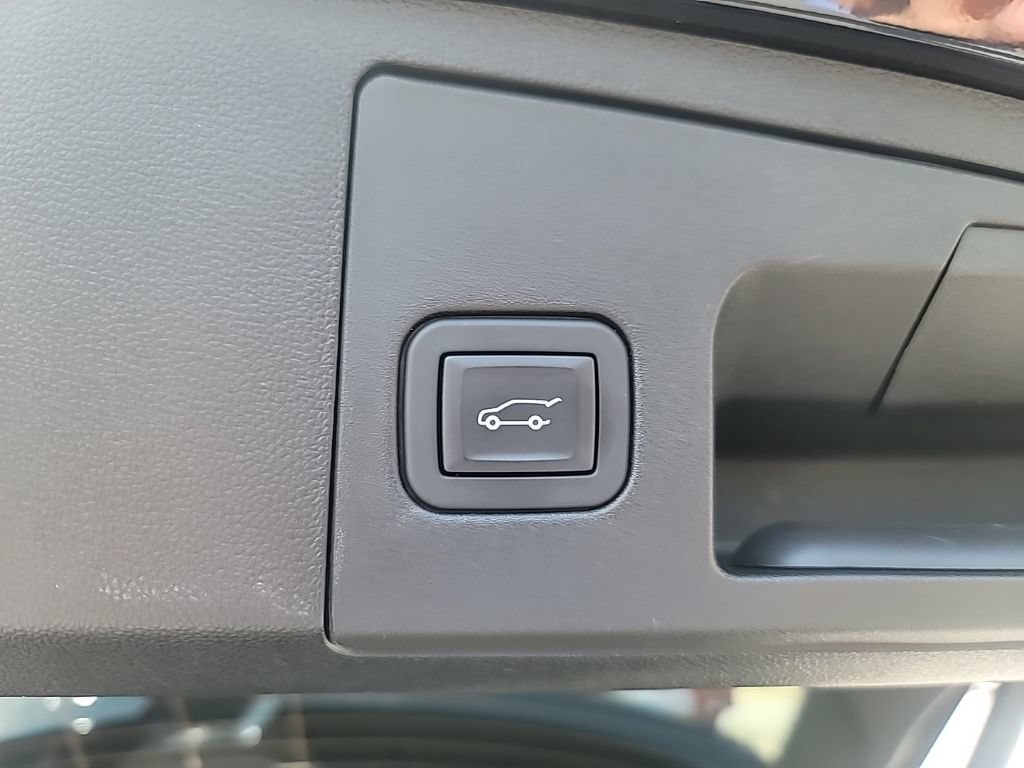 Used 2024 Cadillac XT4 Premium Luxury w/ Technology Package FWD image 10