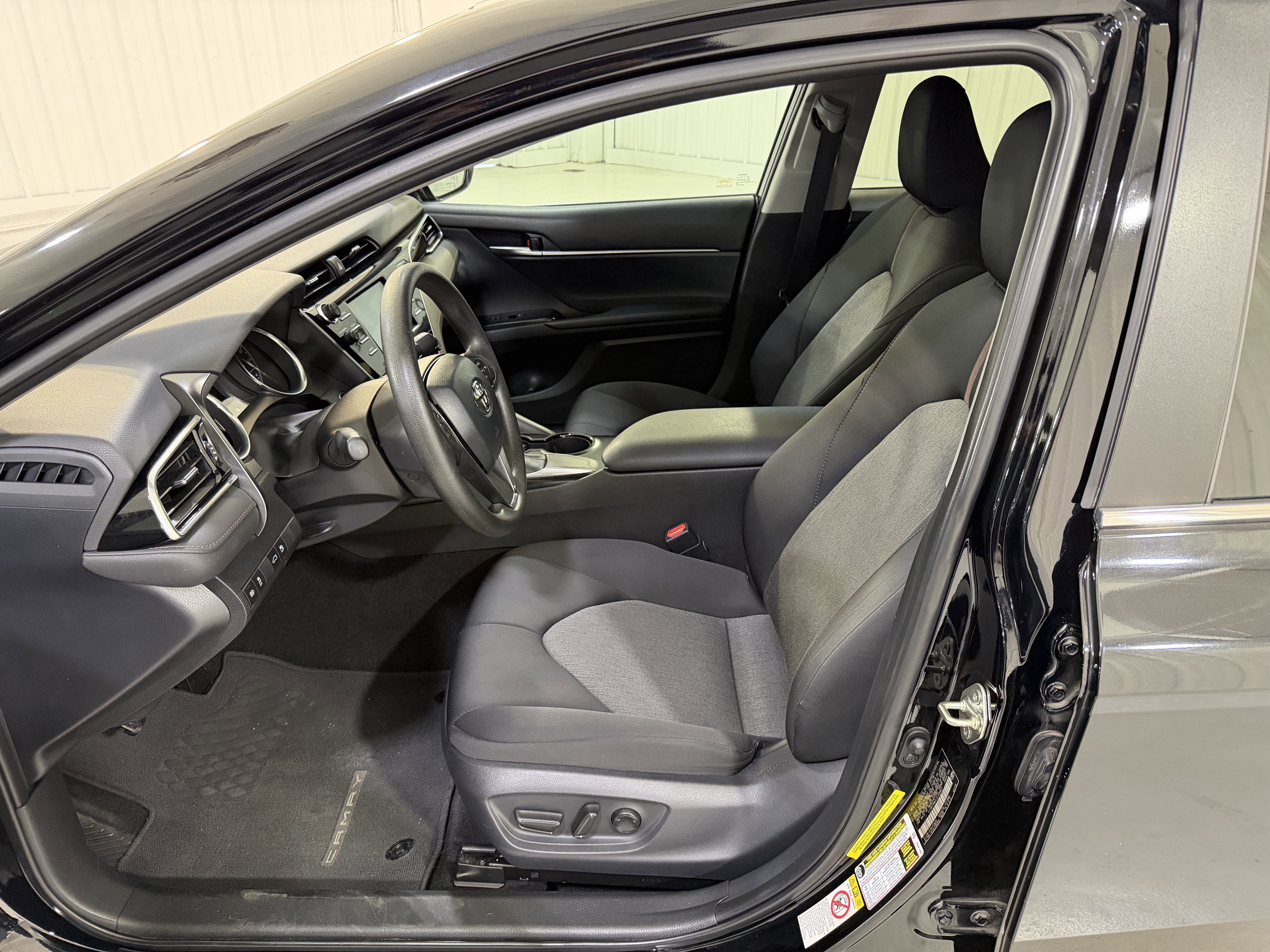 Used 2018 Toyota Camry LE w/ Convenience Package image 10